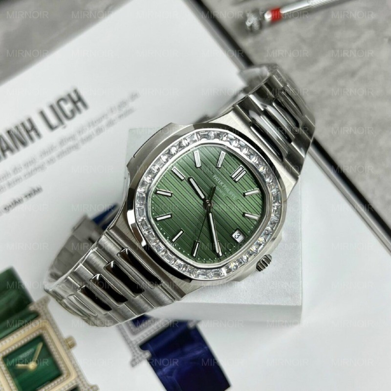 Dong-Ho-Patek-Philippe-Nautilus-5723-Mat-Xanh-La-Cay-Rep-11-40mm-1-1024x1024.jpg