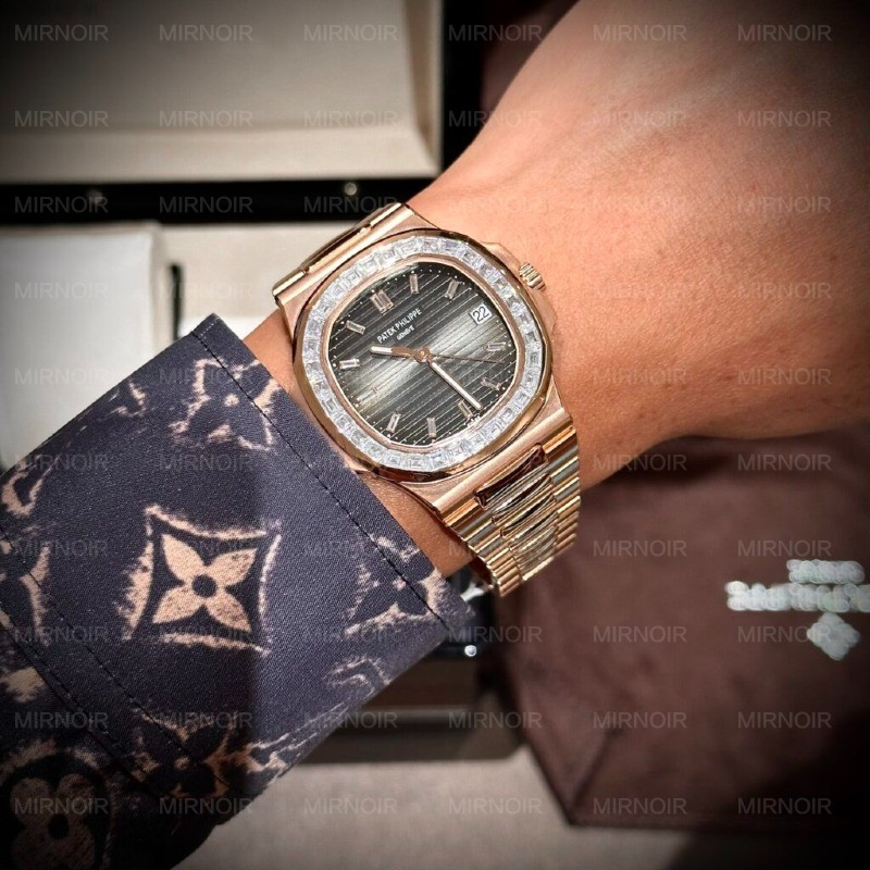 Dong-Ho-Patek-Philippe-Nautilus-5723-Boc-Vang-Do-Kim-Cuong-Moissanite-40mm-11-1024x1024.jpg