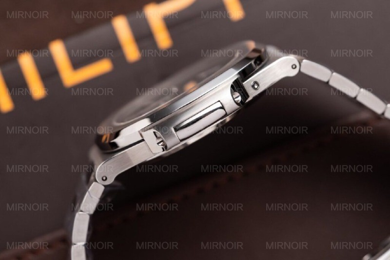 Dong-Ho-Patek-Philippe-Nautilus-5712-Replica-11-PPF-V2-Full-Chuc-Nang-7-1024x683.jpg