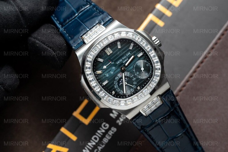 Dong-Ho-Patek-Philippe-Nautilus-5724G-Replica-11-Blue-GRF-40mm-2-1024x683.jpg