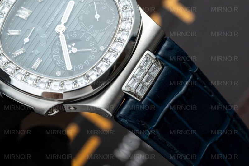 Dong-Ho-Patek-Philippe-Nautilus-5724G-Replica-11-Blue-GRF-40mm-3-1024x683.jpg