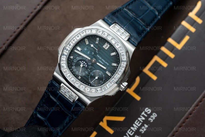 Dong-Ho-Patek-Philippe-Nautilus-5724G-Replica-11-Blue-GRF-40mm-6-1024x683.jpg