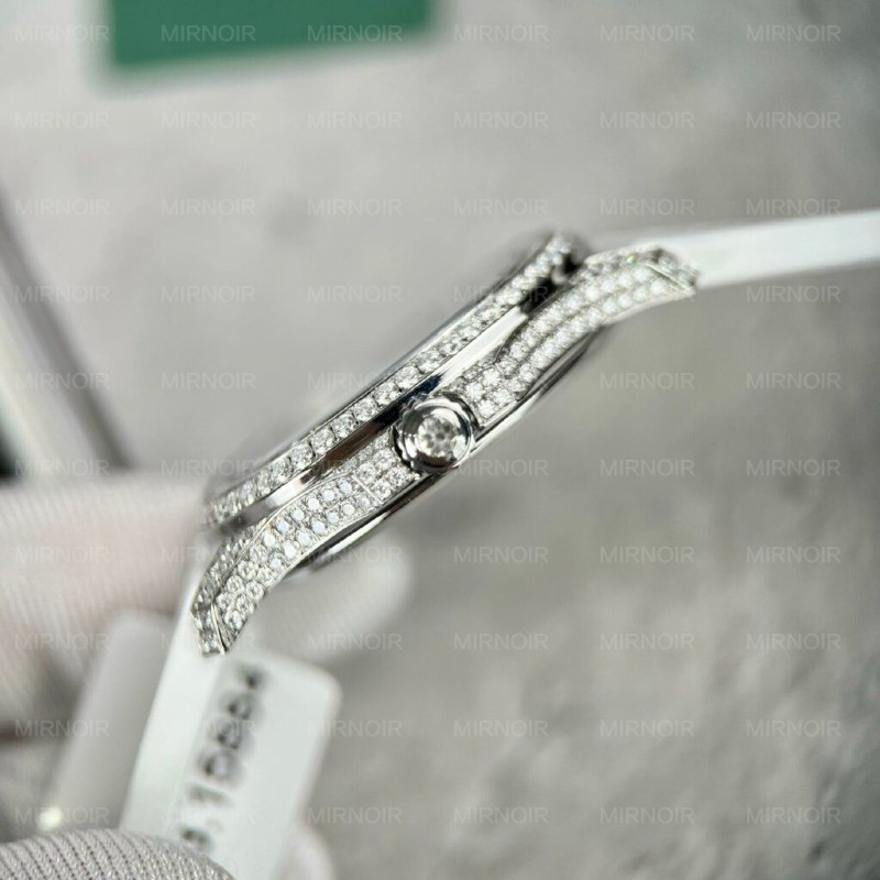 Dong-Ho-Patek-Philippe-Aquanaut-5069G-Do-Moissanite-Replica-11-PPF-7-1024x1024.jpg