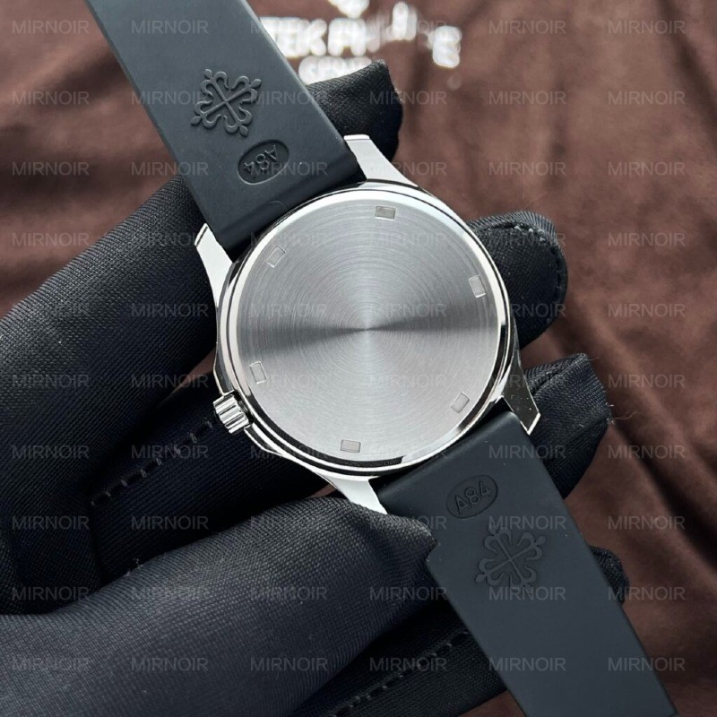 Dong-Ho-Patek-Philippe-Aquanaut-5067-Rep-11-Mau-Den-Nha-May-PPF-5-1024x1024.jpg