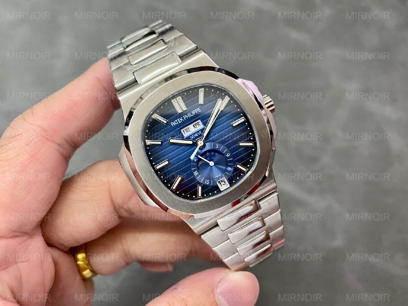 Dong-Ho-Patek-Philippe-Nautilus-5726-Blue-Dial-GR-Factory-1-1024x768.jpg