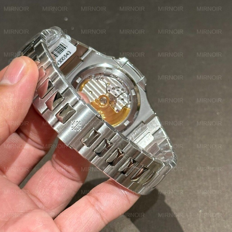 Dong-Ho-Patek-Philippe-Nautilus-5723-Replica-11-Dinh-Da-Sapphire-Xanh-40mm-2.jpg