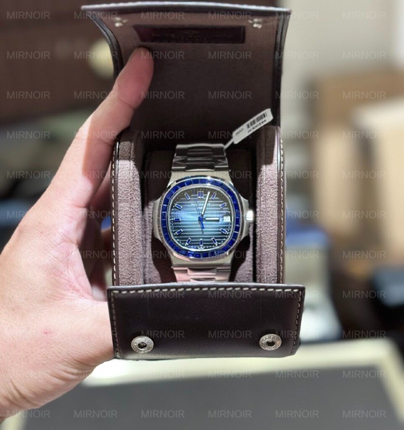 Dong-Ho-Patek-Philippe-Nautilus-5723-Replica-11-Dinh-Da-Sapphire-Xanh-40mm-3.jpg