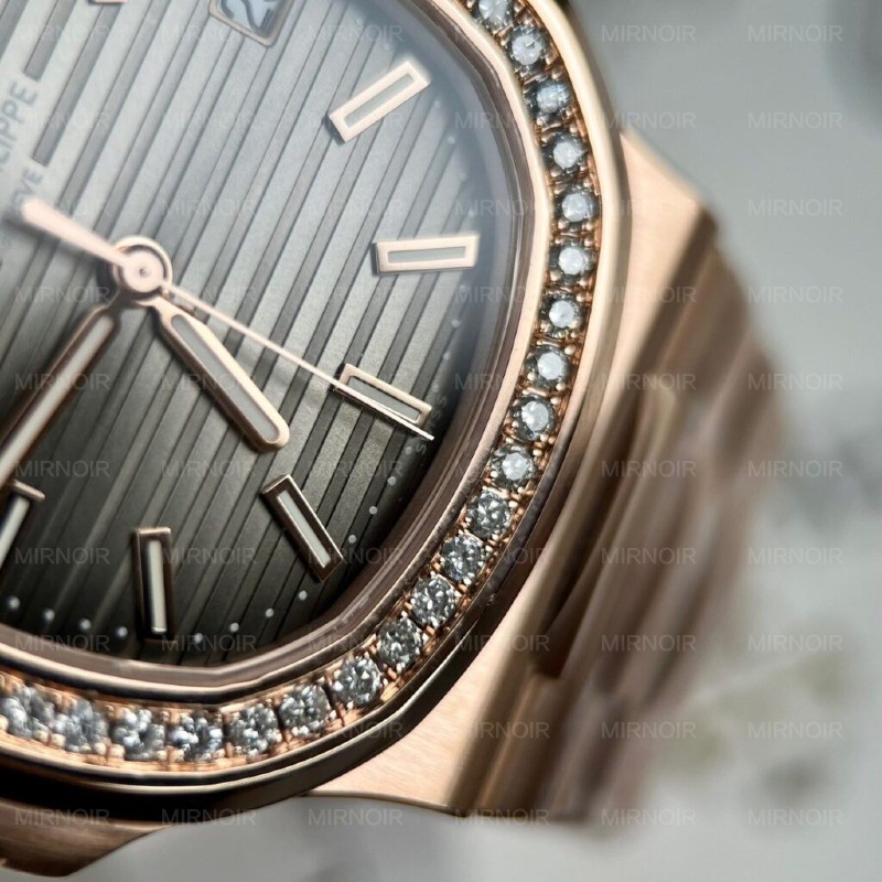 Dong-Ho-Patek-Philippe-Nautilus-5711-Replica-11-Boc-Vang-Do-Kim-Cuong-Tu-Nhien-40mm-7.jpg