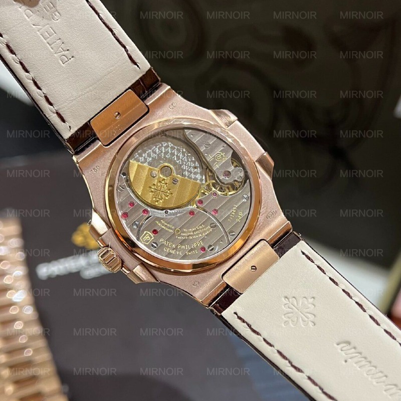Dong-Ho-Patek-Philippe-Replica-11-Nautilus-5724R-Mat-Xam-3-Day-40mm-2.jpg