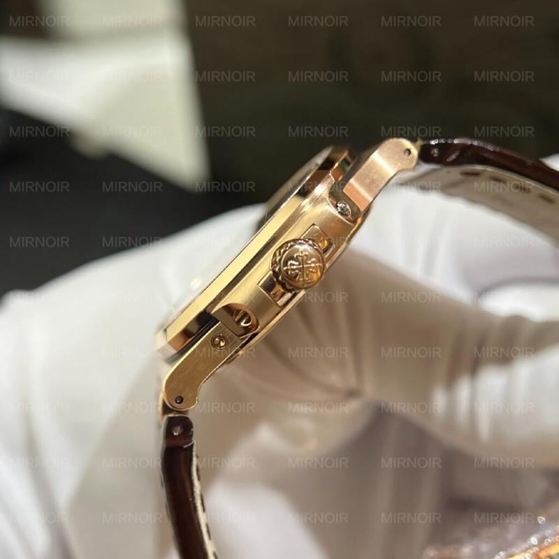 Dong-Ho-Patek-Philippe-Replica-11-Nautilus-5724R-Mat-Xam-3-Day-40mm-4.jpg