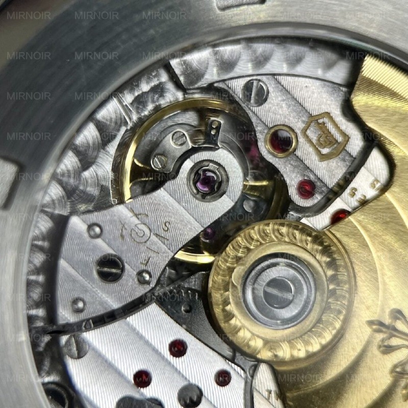 Dong-Ho-Patek-Philippe-5168G-Dinh-Moissanite-Baguette-Blue-42mm-7.jpg