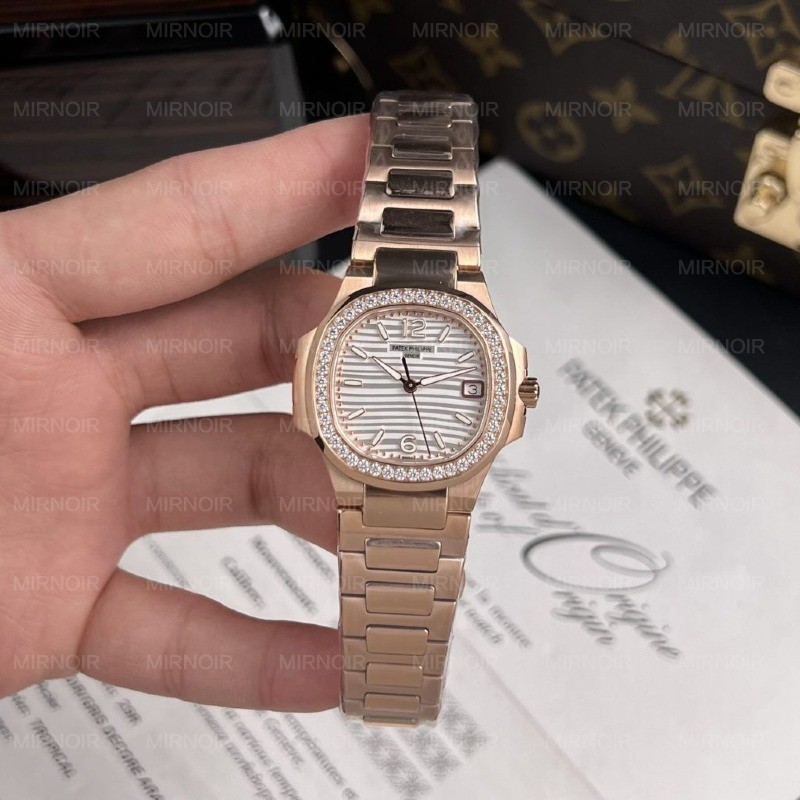 Dong-Ho-Patek-Philippe-Nautilus-7010-Replica-11-Nu-Mat-Trang-GR-Factory-32mm-8-1024x1024.jpg