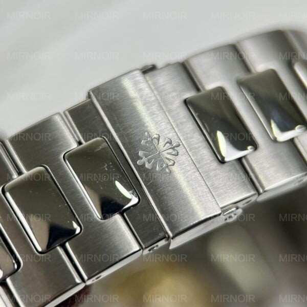 Dong-Ho-Patek-Philippe-Nautilus-5712-Tiffany-Co-Replica-11-Day-Kim-Loai-40mm-2.jpg