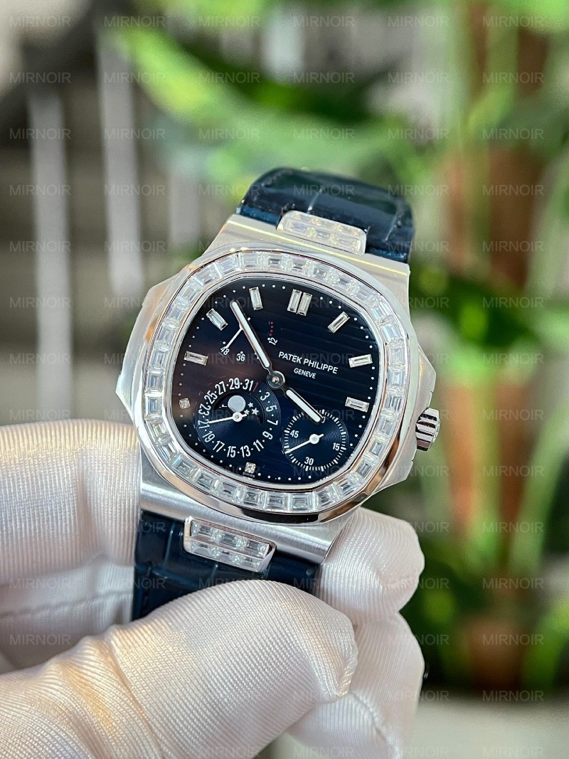 Dong-Ho-Patek-Philippe-Nautilus-5724-Dinh-Moissanite-Replica-3.jpg