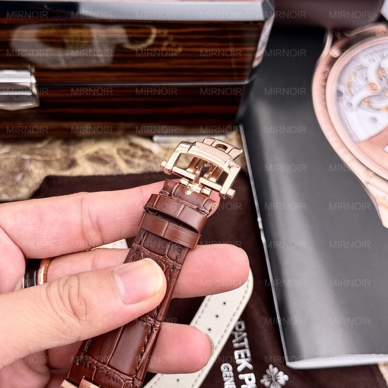 Dong-Ho-Patek-Philippe-Rep-11-Nautilus-5980-Day-Da-Mau-Nau-1.jpg