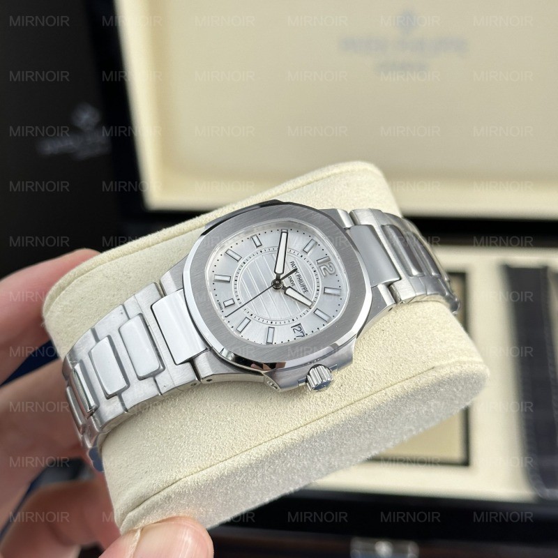 Dong-Ho-Patek-Philippe-Replica-11-Nautilus-7010-Nu-Mat-Trang-32mm-4.jpg