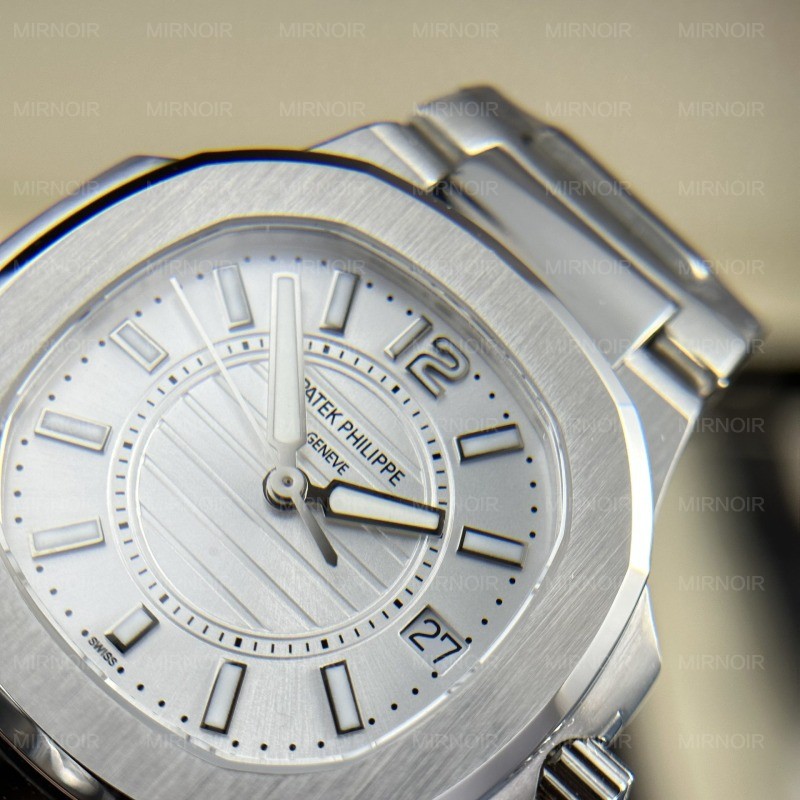 Dong-Ho-Patek-Philippe-Replica-11-Nautilus-7010-Nu-Mat-Trang-32mm-5.jpg