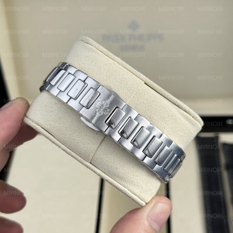 Dong-Ho-Patek-Philippe-Che-Tac.jpg