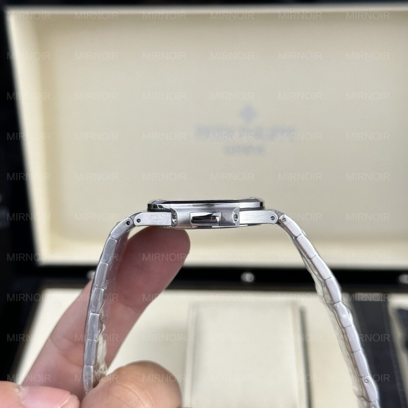 Dong-Ho-Patek-Philippe-Nu-Day-Kim-Loai-Nautilus-7010-Dinh-Da-32mm-1.jpg