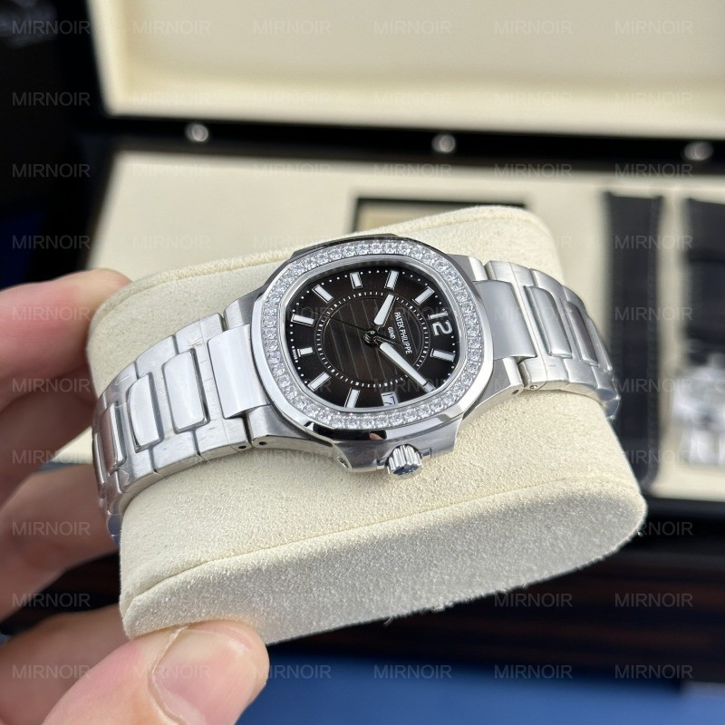 Dong-Ho-Patek-Philippe-Rep-11-Nautilus-7010-Nu-Dinh-Da-32mm-1.jpg