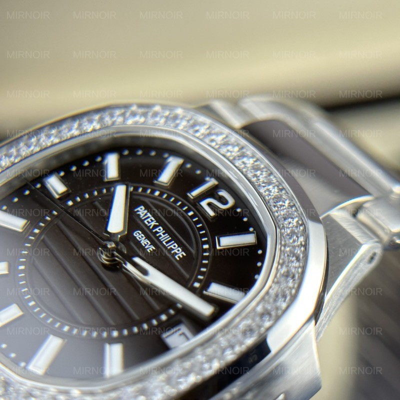 Dong-Ho-Patek-Philippe-Rep-11-Nautilus-7010-Nu-Dinh-Da-32mm-6.jpg