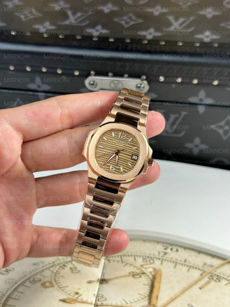 Dong-Ho-Patek-Philippe-Nu-Mau-Vang-Hong-May-Pin-Nautilus-7010-32mm-1.jpg