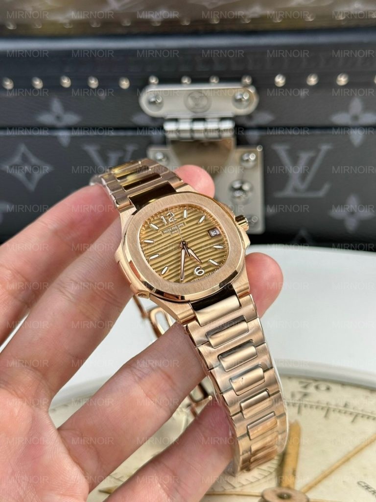 Dong-Ho-Patek-Philippe-Nu-Mau-Vang-Hong-May-Pin-Nautilus-7010-32mm-5.jpg