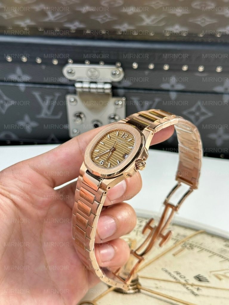 Dong-Ho-Patek-Philippe-Nu-Mau-Vang-Hong-May-Pin-Nautilus-7010-32mm-6.jpg