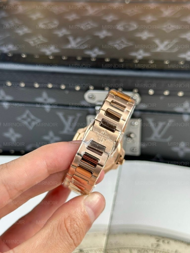 Dong-Ho-Patek-Philippe-Nu-Mau-Vang-Hong-May-Pin-Nautilus-7010-32mm-9.jpg