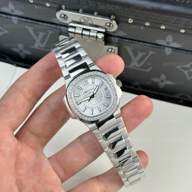 Dong-Ho-Patek-Philippe-Nu-Day-Kim-Loai-Nautilus-7010-Dinh-Da-32mm-5.jpg