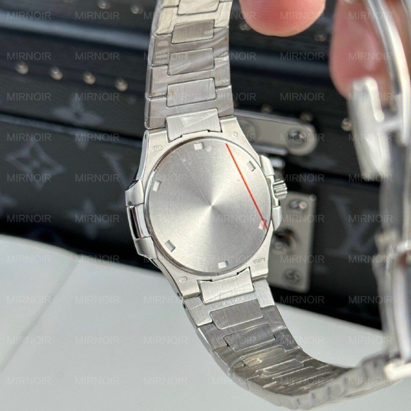 Dong-Ho-Patek-Philippe-Nu-Day-Kim-Loai-Nautilus-7010-Dinh-Da-32mm-9.jpg