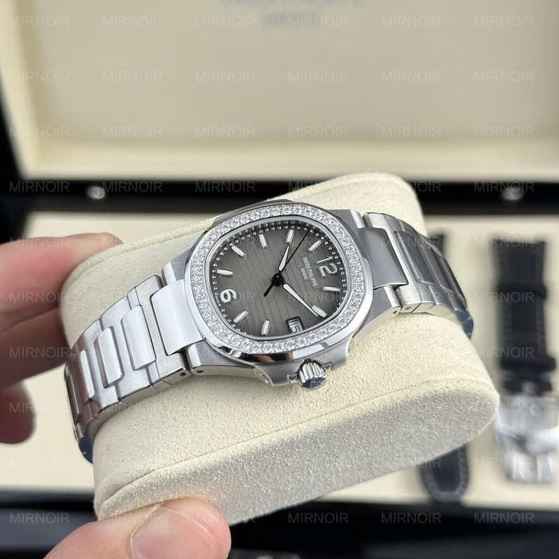 Dong-Ho-Patek-Philippe-Che-Tac-Nautilus-7010-Nu-Dinh-Da-Mat-Xam-32mm-6.jpg