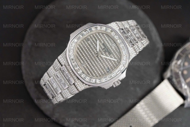 Dong-Ho-Patek-Philippe-Nautilus-5719-Replica-11-Dinh-Full-Da-10.jpg