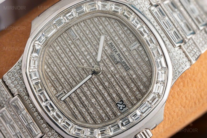 Dong-Ho-Patek-Philippe-Nautilus-5719-Replica-11-Dinh-Full-Da-12.jpg