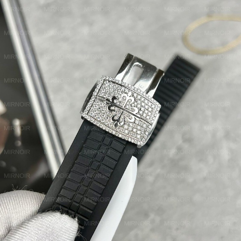Dong-Ho-Patek-Philippe-Aquanaut-5167-Dinh-Moissanite-Nha-May-3K-2.jpg