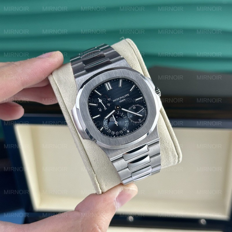 Dong-Ho-Patek-Philippe-Nautilus-5712-Tinh-Chinh-Mat-So-O-Lich-Vo-May-40mm-2.jpg