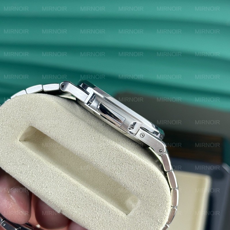 Dong-Ho-Patek-Philippe-Nautilus-5712-Tinh-Chinh-Mat-So-O-Lich-Vo-May-40mm-11.jpg