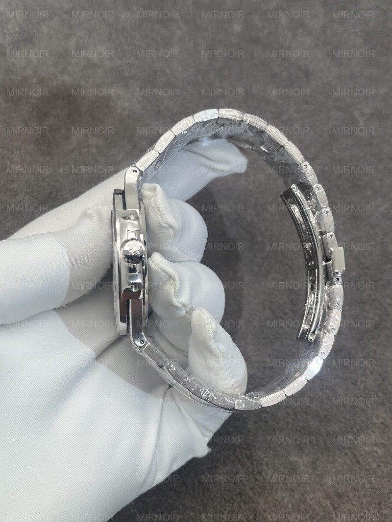 Dong-Ho-Patek-Philippe-Che-Tac-Vang-Trang-Kim-Cuong-CVD-Nautilus-5719-40mm-3.jpg