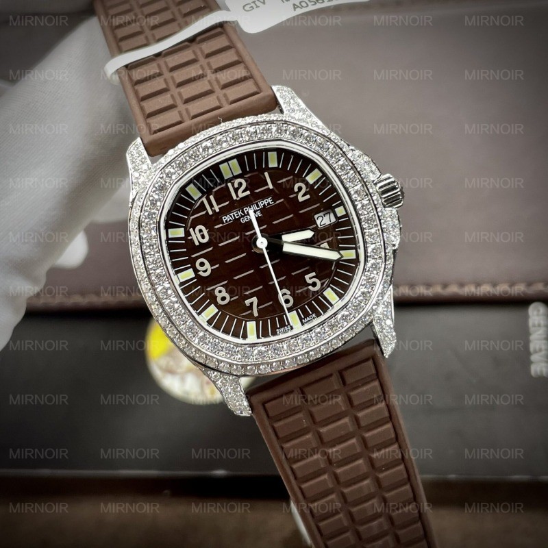 Dong-Ho-Patek-Philippe-Nu-Dinh-Kim-Cuong-Moissanite-Aquanaut-5067-2.jpg