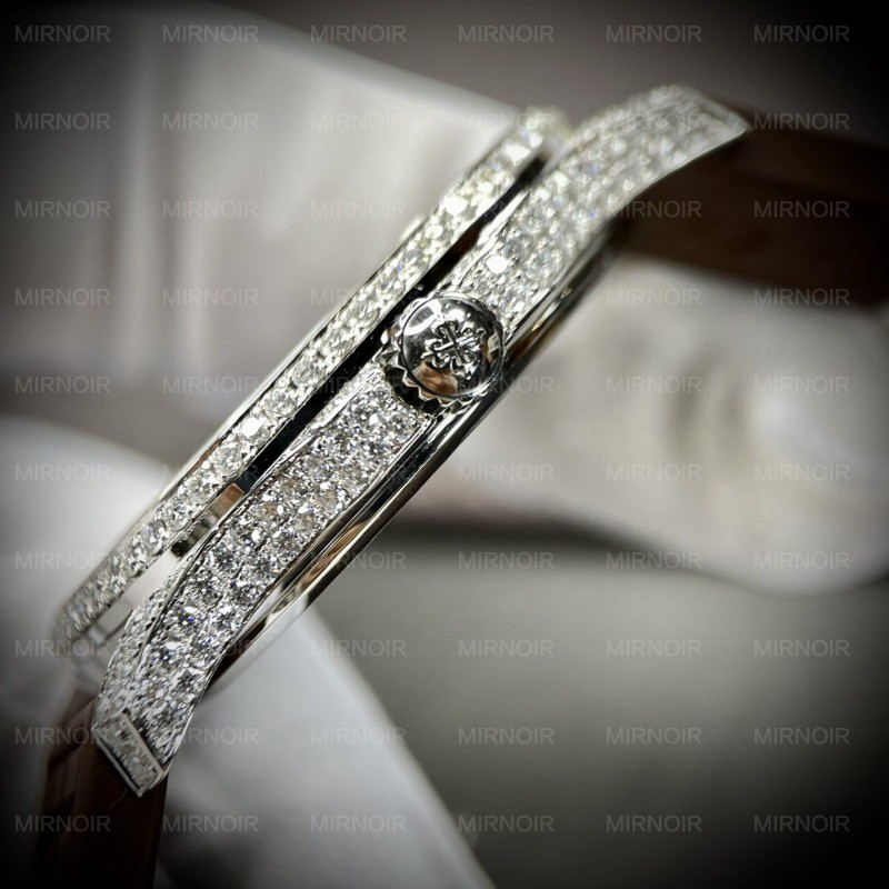 Dong-Ho-Patek-Philippe-Nu-Dinh-Kim-Cuong-Moissanite-Aquanaut-5067-3.jpg