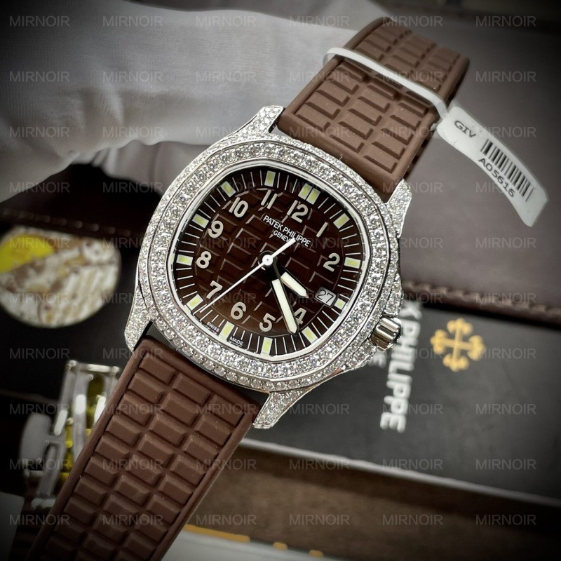 Dong-Ho-Patek-Philippe-Nu-Dinh-Kim-Cuong-Moissanite-Aquanaut-5067-6.jpg