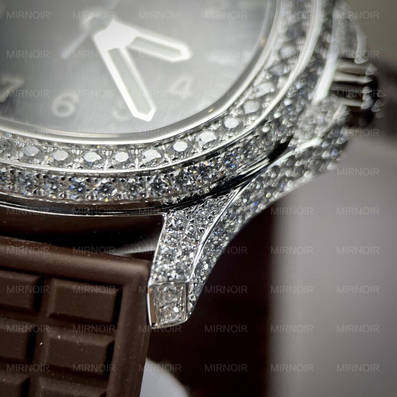 Dong-Ho-Patek-Philippe-Nu-Dinh-Kim-Cuong-Moissanite-Aquanaut-5067-7.jpg