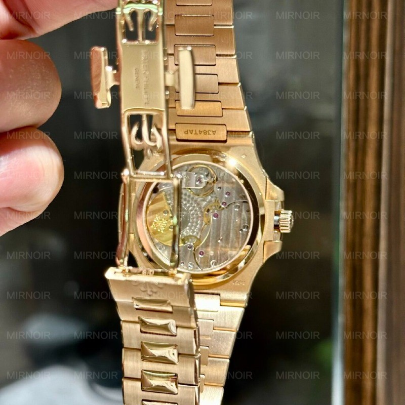 Dong-Ho-Patek-Philippe-Vang-Nguyen-Khoi-18K-Nautilus-5712-Mat-Nau-40mm-1.jpg