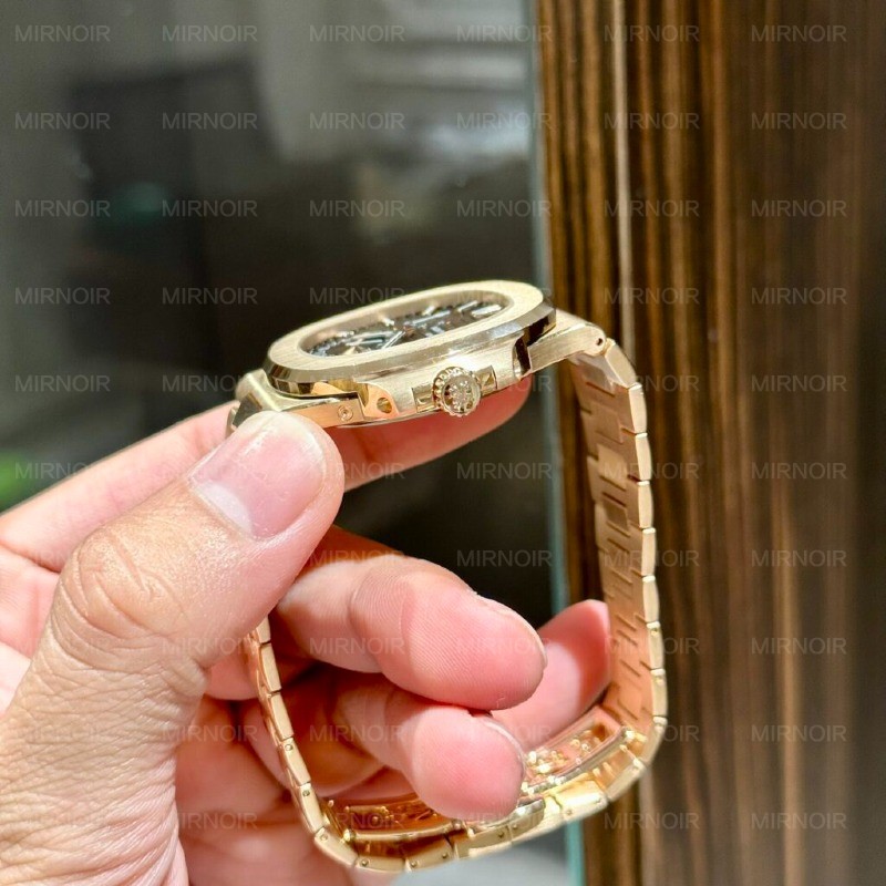 Dong-Ho-Patek-Philippe-Vang-Nguyen-Khoi-18K-Nautilus-5712-Mat-Nau-40mm-2.jpg