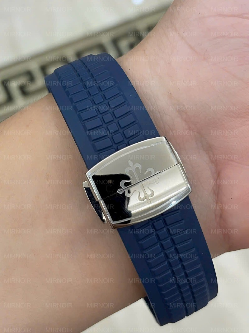 Dong-Ho-Patek-Philippe-Aquanaut-5168G-Nam-Day-Cao-Su-Nha-May-GR-42mm-1.jpg