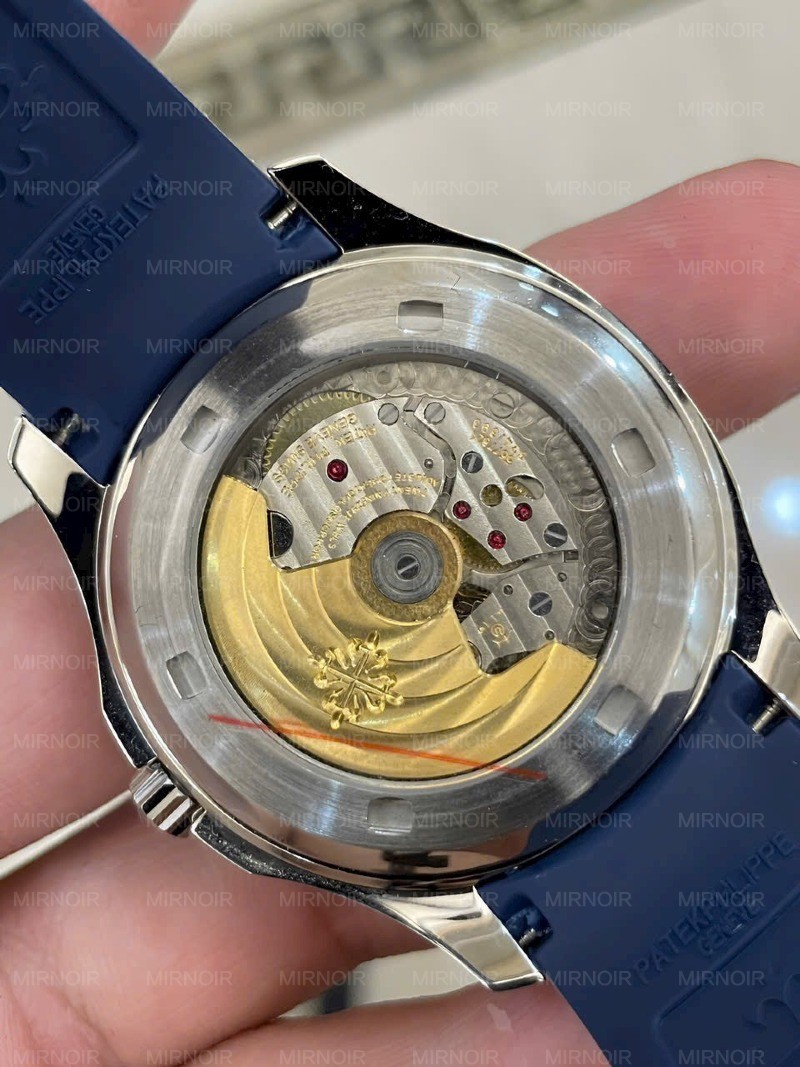 Dong-Ho-Patek-Philippe-Aquanaut-5168G-Nam-Day-Cao-Su-Nha-May-GR-42mm-3.jpg