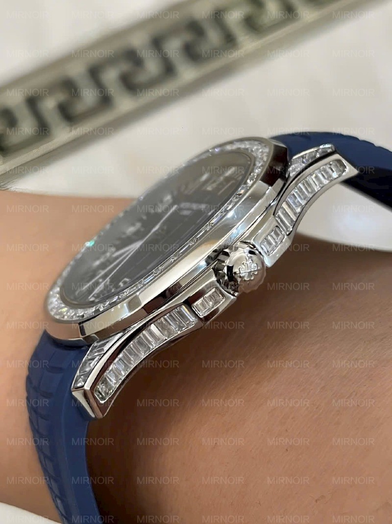 Dong-Ho-Patek-Philippe-Aquanaut-5168G-Nam-Day-Cao-Su-Nha-May-GR-42mm-4.jpg