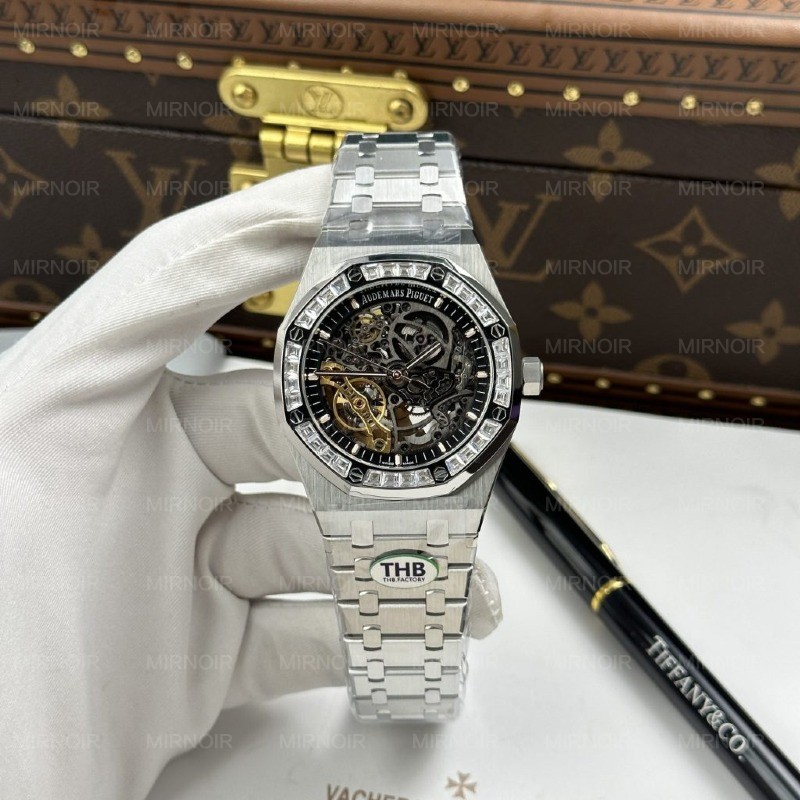 Dong-Ho-Audemars-Piguet-Che-Tac-Royal-Oak-Openworked-Frosted-15412-Mat-Lo-Co-Vien-Dinh-Da-Baguette-41mm-1-1024x1024.jpg