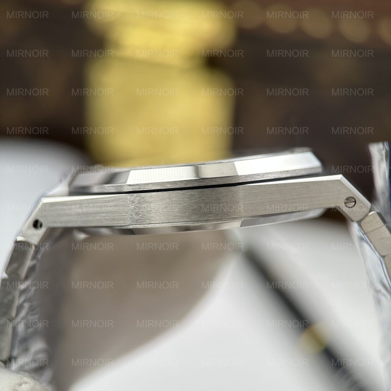 Dong-Ho-Audemars-Piguet-Che-Tac-Royal-Oak-Openworked-Frosted-15412-Mat-Lo-Co-Vien-Dinh-Da-Baguette-41mm-5.jpg