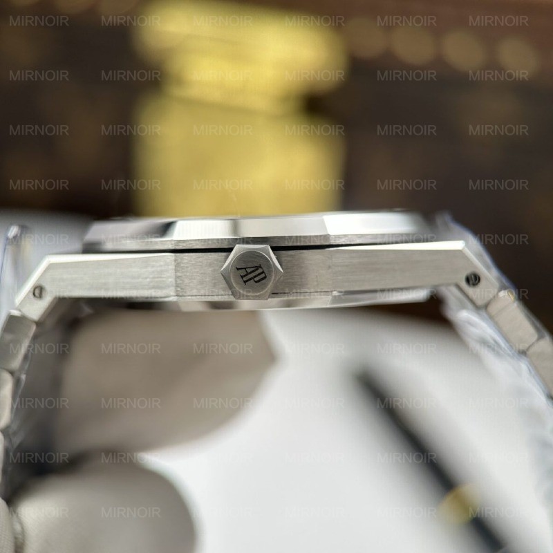 Dong-Ho-Audemars-Piguet-Che-Tac-Royal-Oak-Openworked-Frosted-15412-Mat-Lo-Co-Vien-Dinh-Da-Baguette-41mm-6-1024x1024.jpg